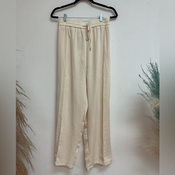 Skies Are Blue- Running Errands Pants - Picture 2 of 4